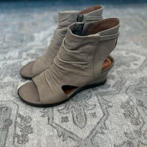 MJUS Wedge Shoe with Ruched Design
